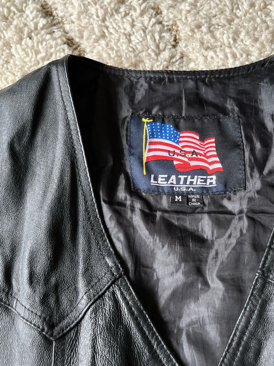 Black Leather Vest with USA Eagle Patch - Picture 5 of 8